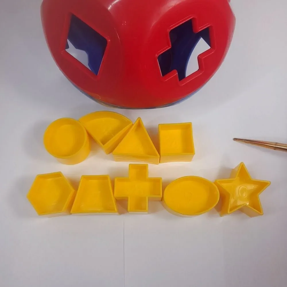 Tupperware Shape O Ball Puzzle Block Toy puzzle Pieces sorter Red Blue READ
